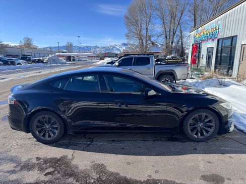 Used 2022 Tesla Model S Plaid image 8