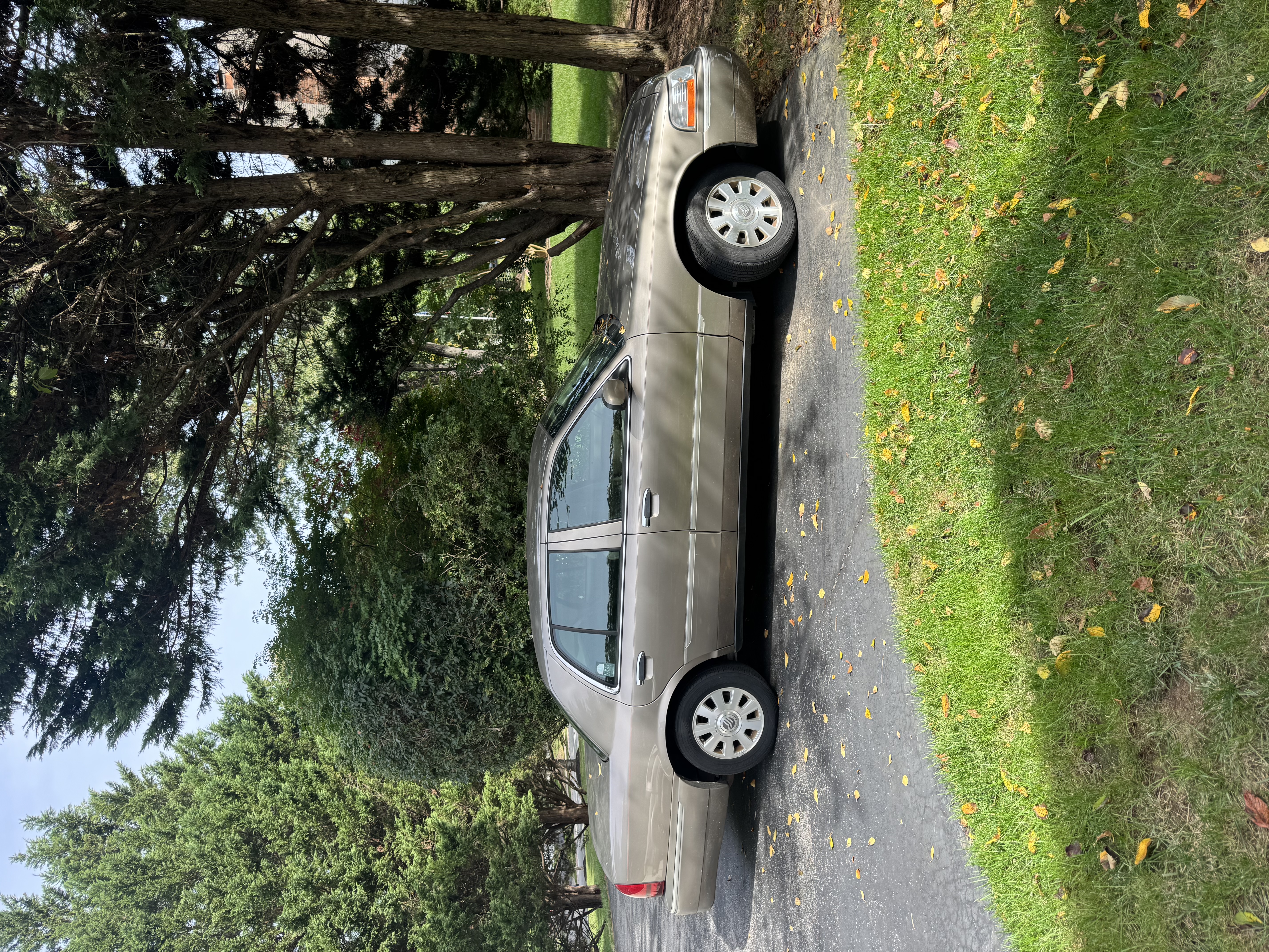 Used 2004 Mercury Grand Marquis LS RWD image 1