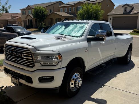 Used 2024 RAM 3500 Laramie w/ Sport Appearance Package AWD/4WD image 10