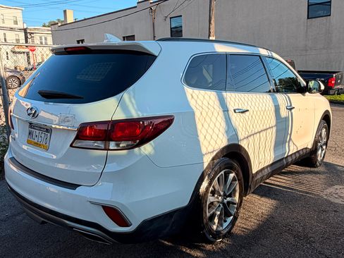 Used 2017 Hyundai Santa Fe SE FWD image 5