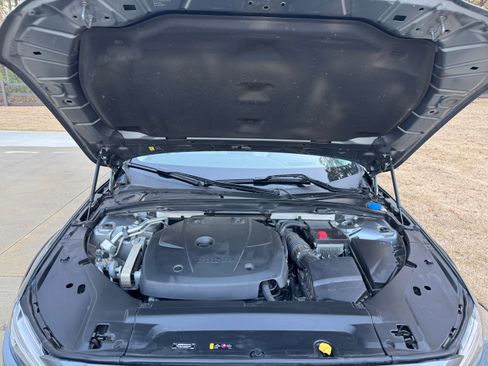Used 2020 Volvo V90 T6 Cross Country image 12