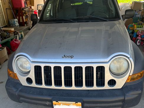 Used 2007 Jeep Liberty Sport image 2