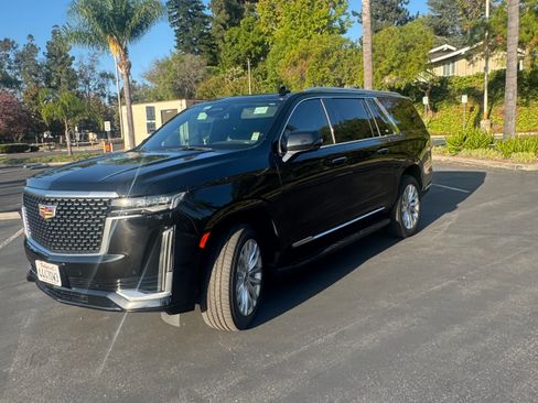 Used 2021 Cadillac Escalade ESV Luxury RWD image 2