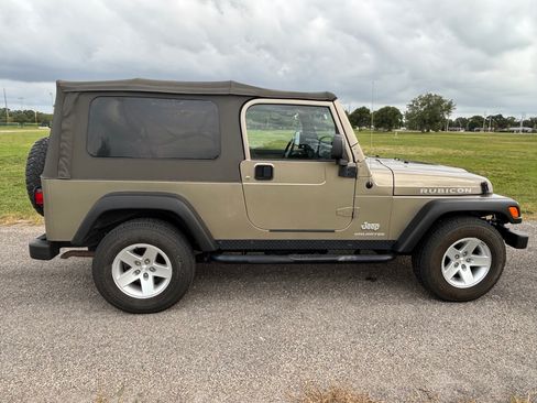 Used 2005 Jeep Wrangler Unlimited Rubicon w/ Security Group AWD/4WD image 6