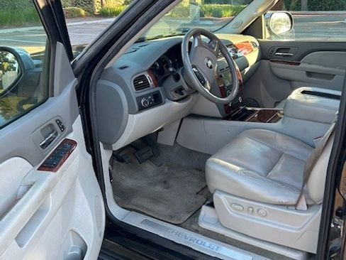 Used 2010 Chevrolet Tahoe LTZ image 15