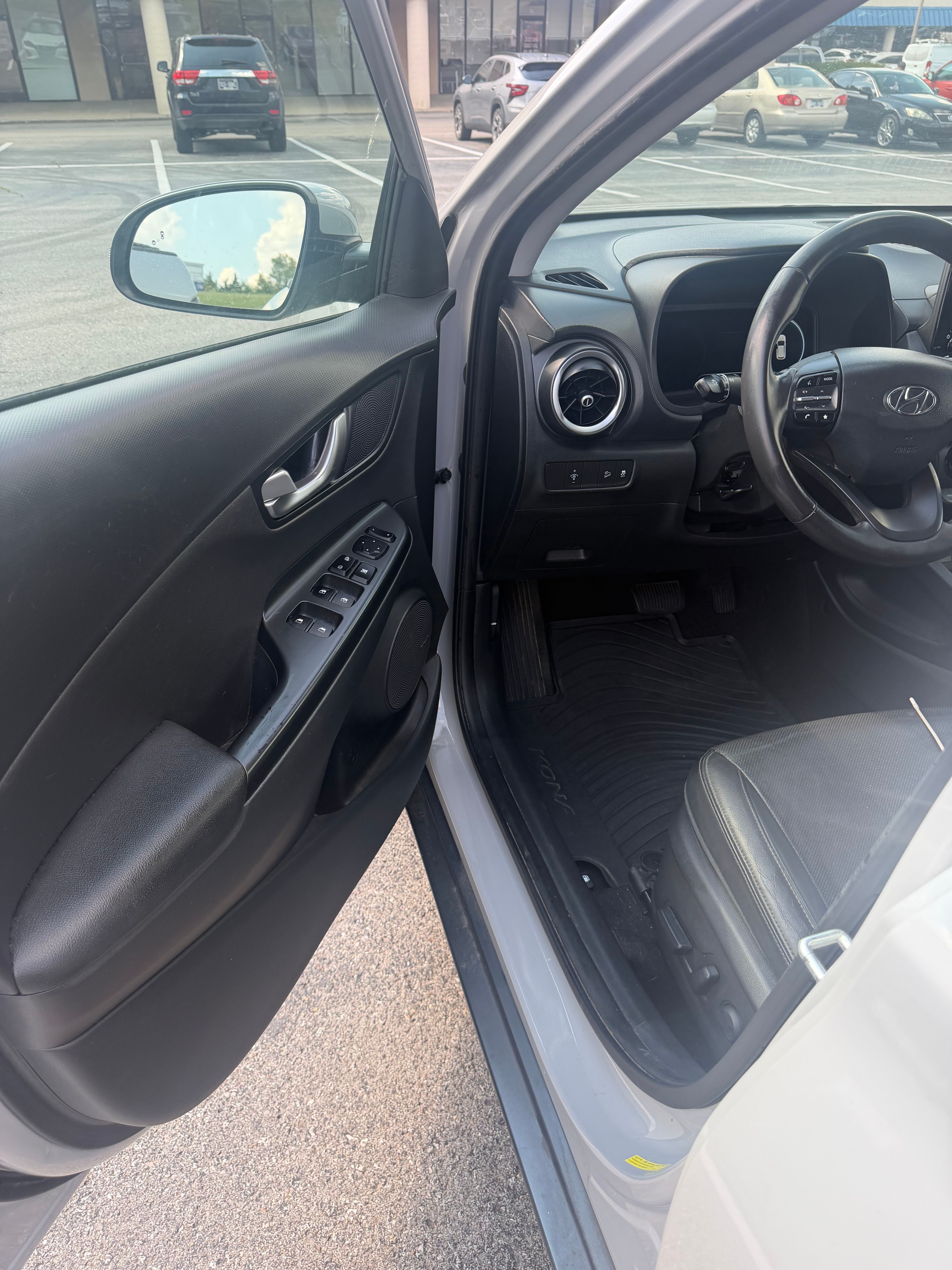 Used 2022 Hyundai Kona Limited AWD/4WD image 13