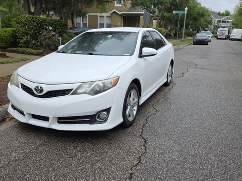 Used 2014 Toyota Camry SE image 1