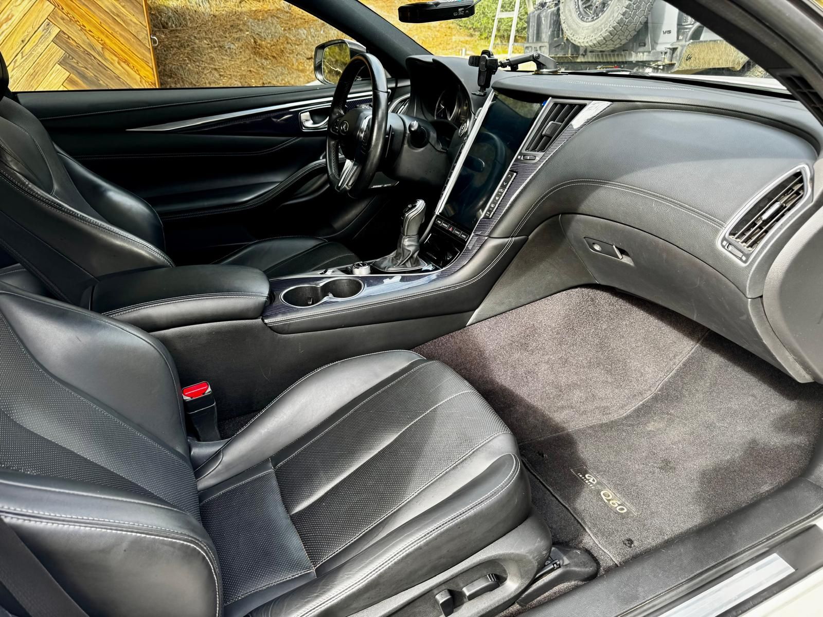 Used 2017 INFINITI Q60 Red Sport 400 RWD image 24