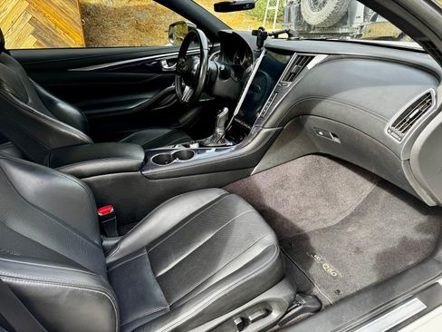 Used 2017 INFINITI Q60 Red Sport 400 image 20