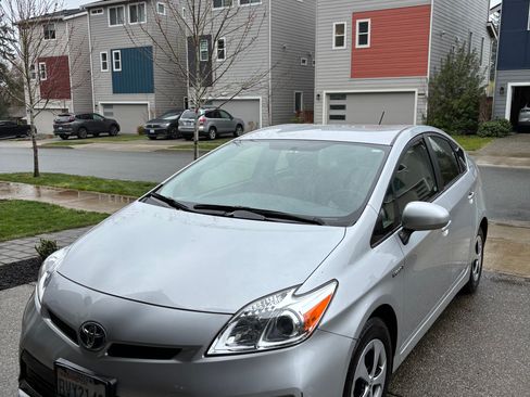 Used 2015 Toyota Prius Two image 1