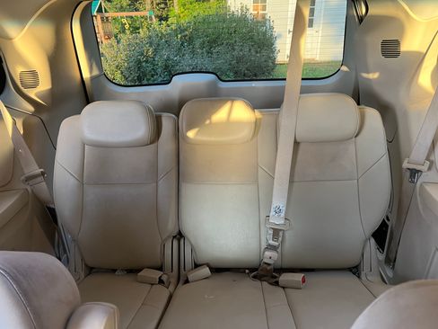 Used 2008 Chrysler Town & Country Limited w/ Entertainment Group #3 image 8