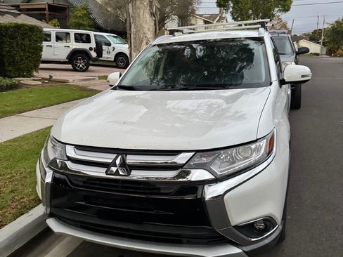 Used 2017 Mitsubishi Outlander SEL image 9