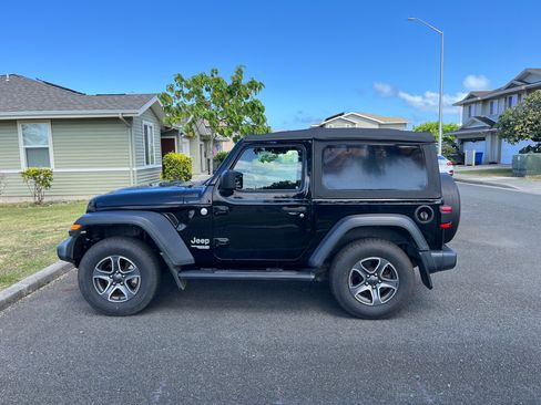 Used 2021 Jeep Wrangler Sport AWD/4WD image 2