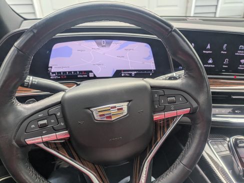 Used 2022 Cadillac Escalade Premium Luxury image 19