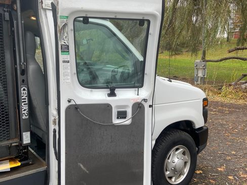 Used 2014 Ford E-250 and Econoline 250 Extended w/ Power Group image 8