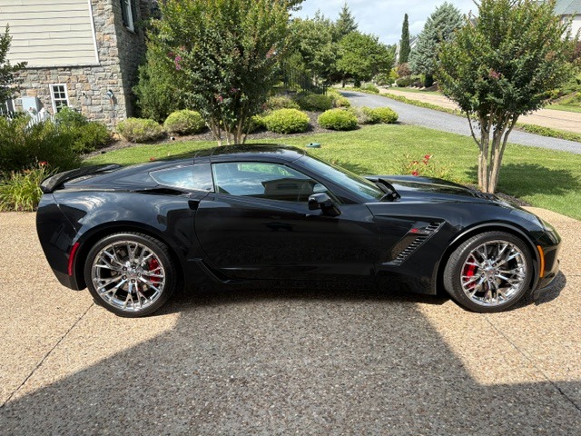 Used 2016 Chevrolet Corvette Z06 w/ 3LZ Preferred Equipment Group RWD image 1
