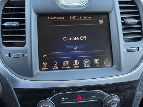 Used 2015 Chrysler 300 Limited image 28