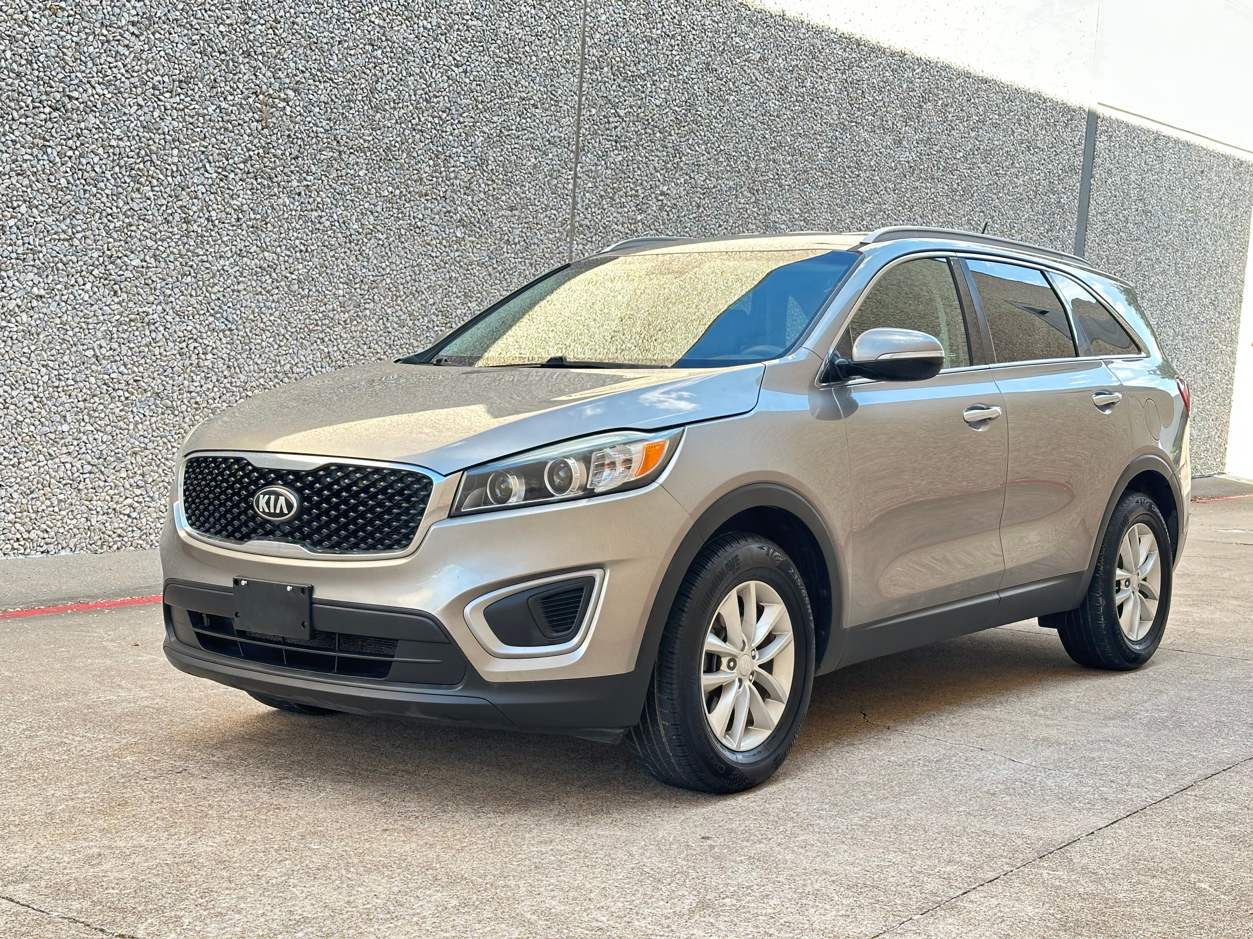 Used 2017 Kia Sorento FWD image 5