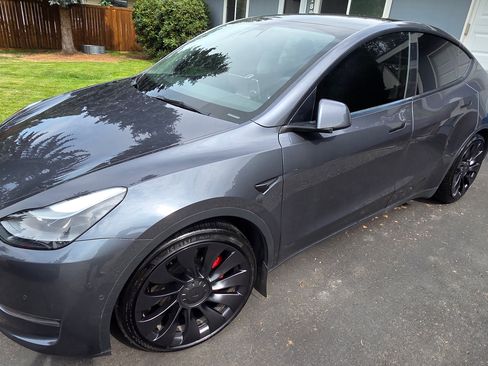 Used 2022 Tesla Model Y Performance AWD/4WD image 1