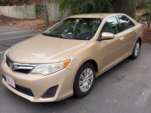Used 2012 Toyota Camry LE FWD image 2