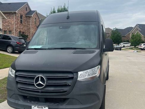 Used 2023 Mercedes-Benz Sprinter 2500 image 2