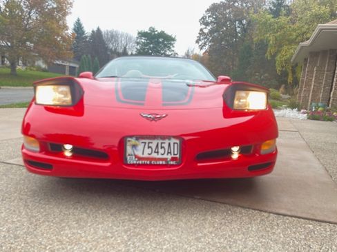 Used 2000 Chevrolet Corvette Convertible w/ Memory Pkg image 2