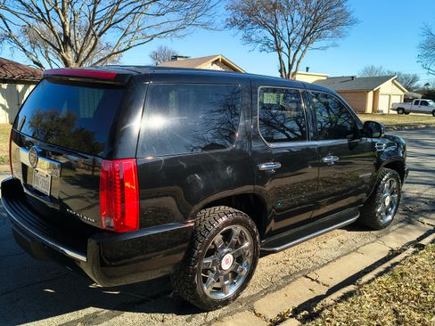Used 2012 Cadillac Escalade Luxury image 6