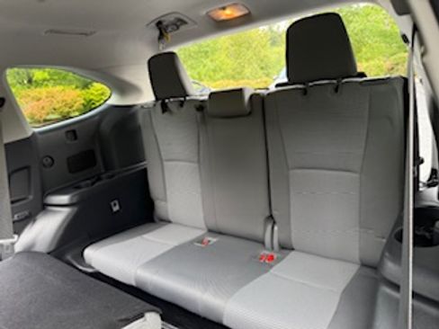 Used 2021 Toyota Highlander LE image 10