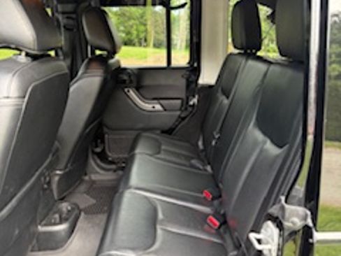Used 2018 Jeep Wrangler Unlimited Sahara w/ Dual Top Group AWD/4WD image 6