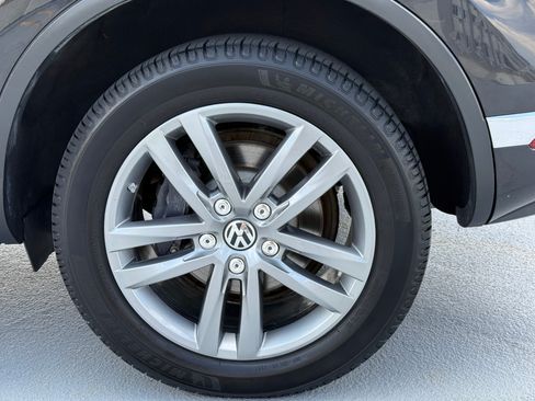 Used 2017 Volkswagen Touareg Wolfsburg Edition AWD/4WD image 11