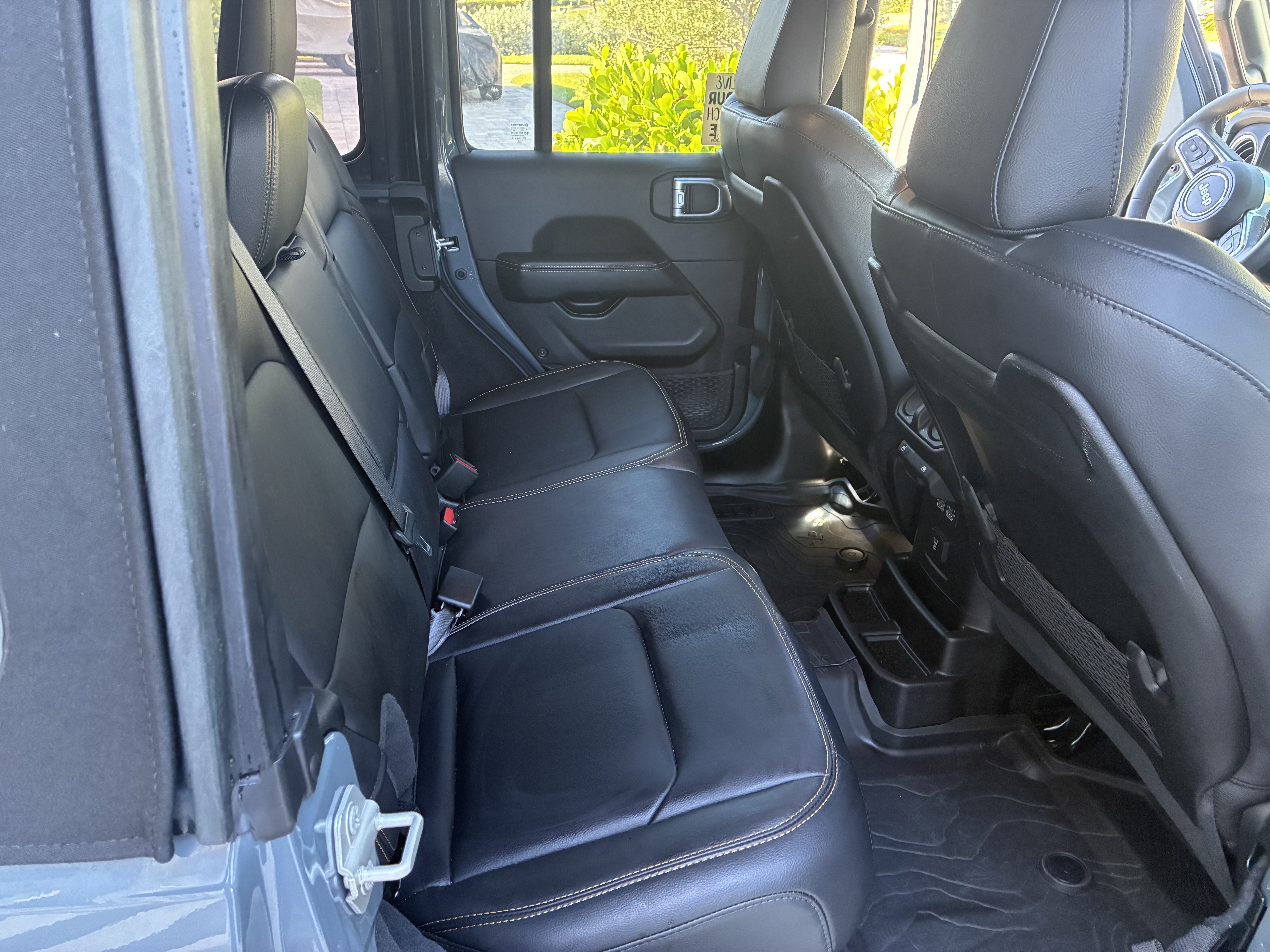 Used 2024 Jeep Wrangler Unlimited Sahara AWD/4WD image 9