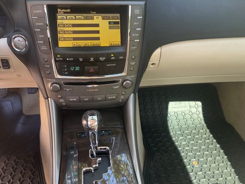 Used 2010 Lexus IS 250C image 10