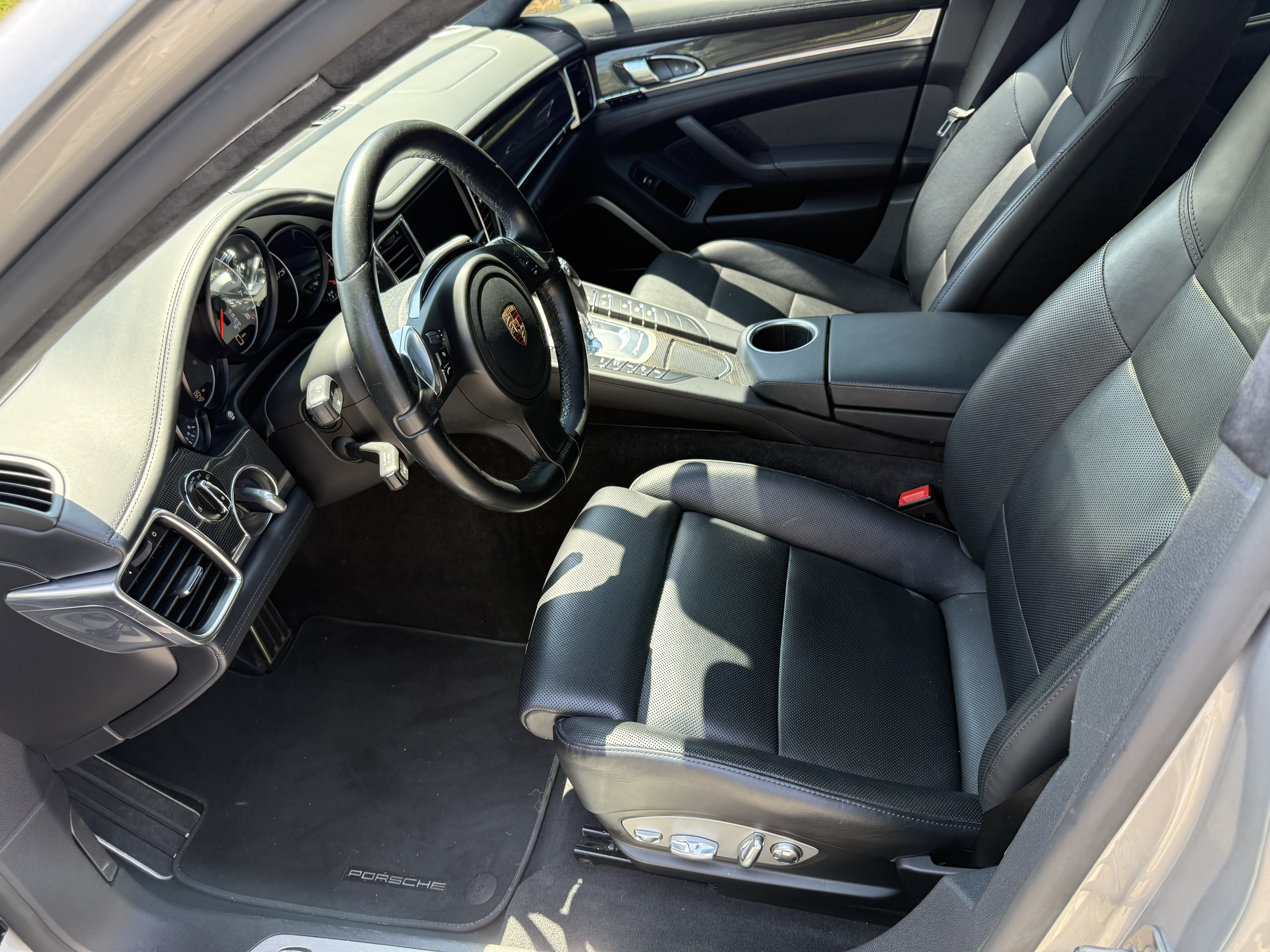 Used 2015 Porsche Panamera GTS AWD/4WD image 18