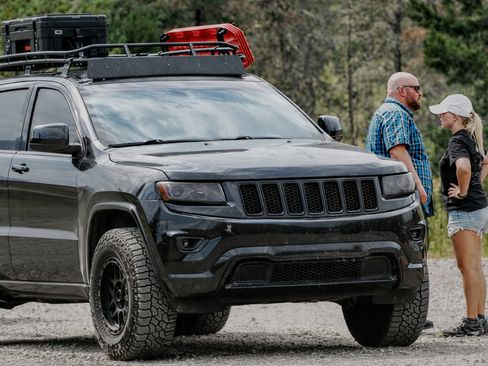 Used 2015 Jeep Grand Cherokee Altitude AWD/4WD image 2