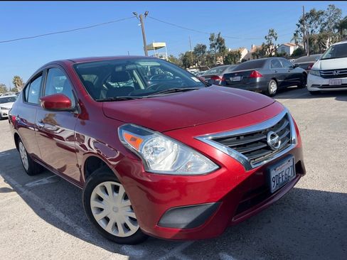 Used 2018 Nissan Versa SV FWD image 2