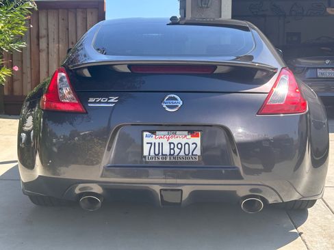 Used 2010 Nissan 370Z Touring w/ Sport Pkg RWD image 9