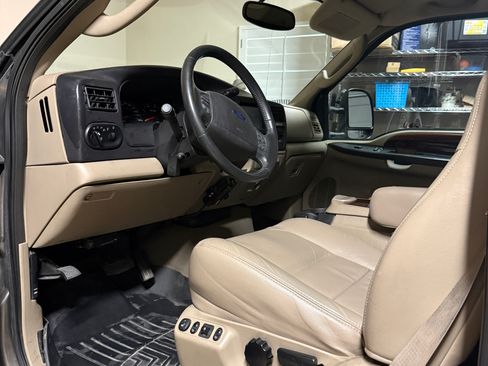 Used 2005 Ford Excursion Limited image 10