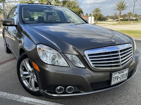 Used 2011 Mercedes-Benz E 350 4MATIC Sedan image 9