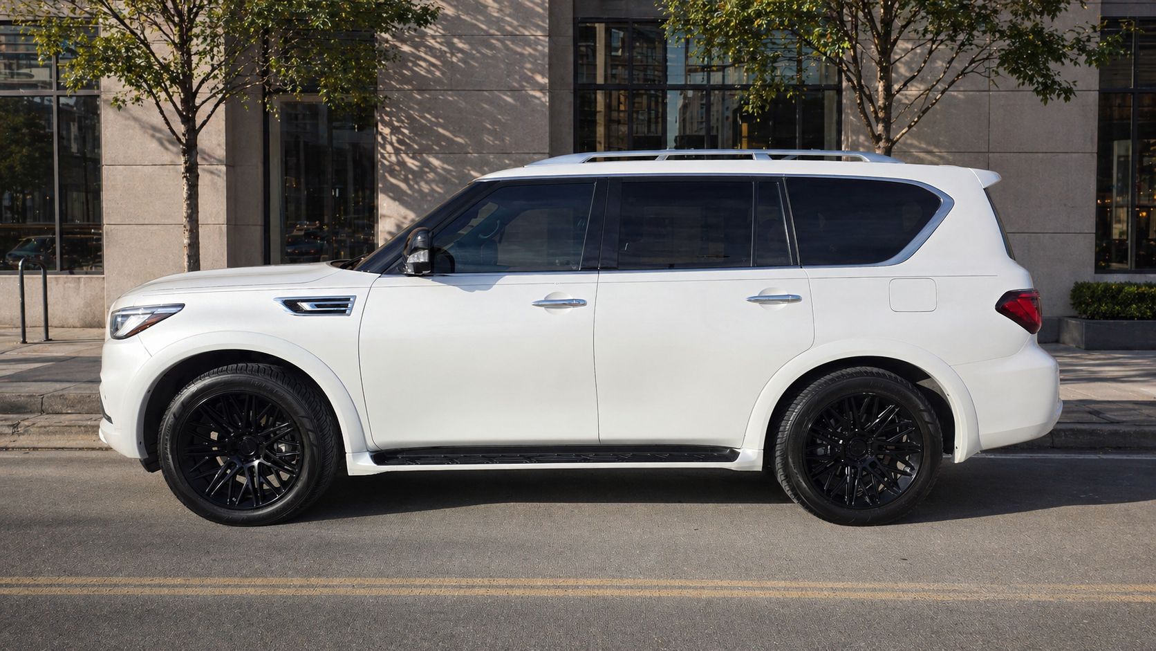 Used 2021 INFINITI QX80 Sensory w/ Cargo Package RWD image 4