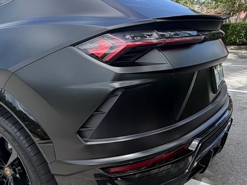 Used 2022 Lamborghini Urus AWD/4WD image 9