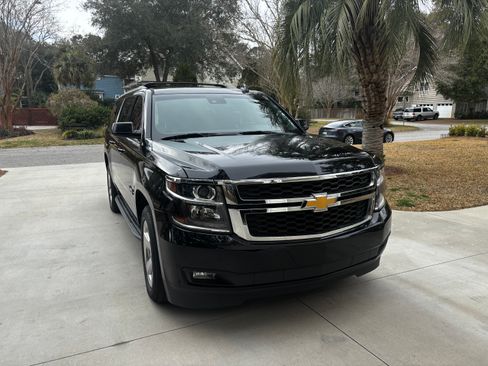 Used 2017 Chevrolet Suburban LT image 5