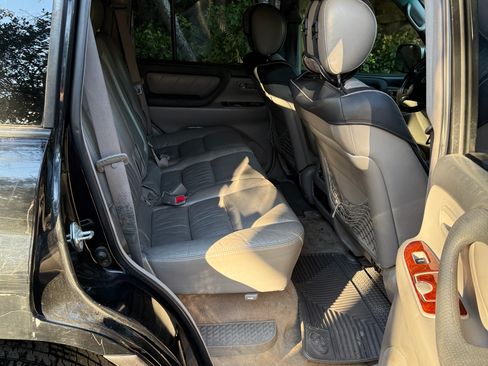 Used 2005 Toyota Land Cruiser Sport Utility 4D image 6