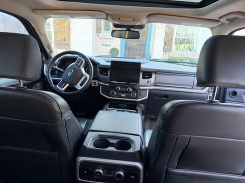 Used 2022 Ford Expedition XLT RWD image 17