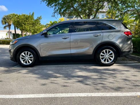 Used 2017 Kia Sorento LX AWD/4WD image 8