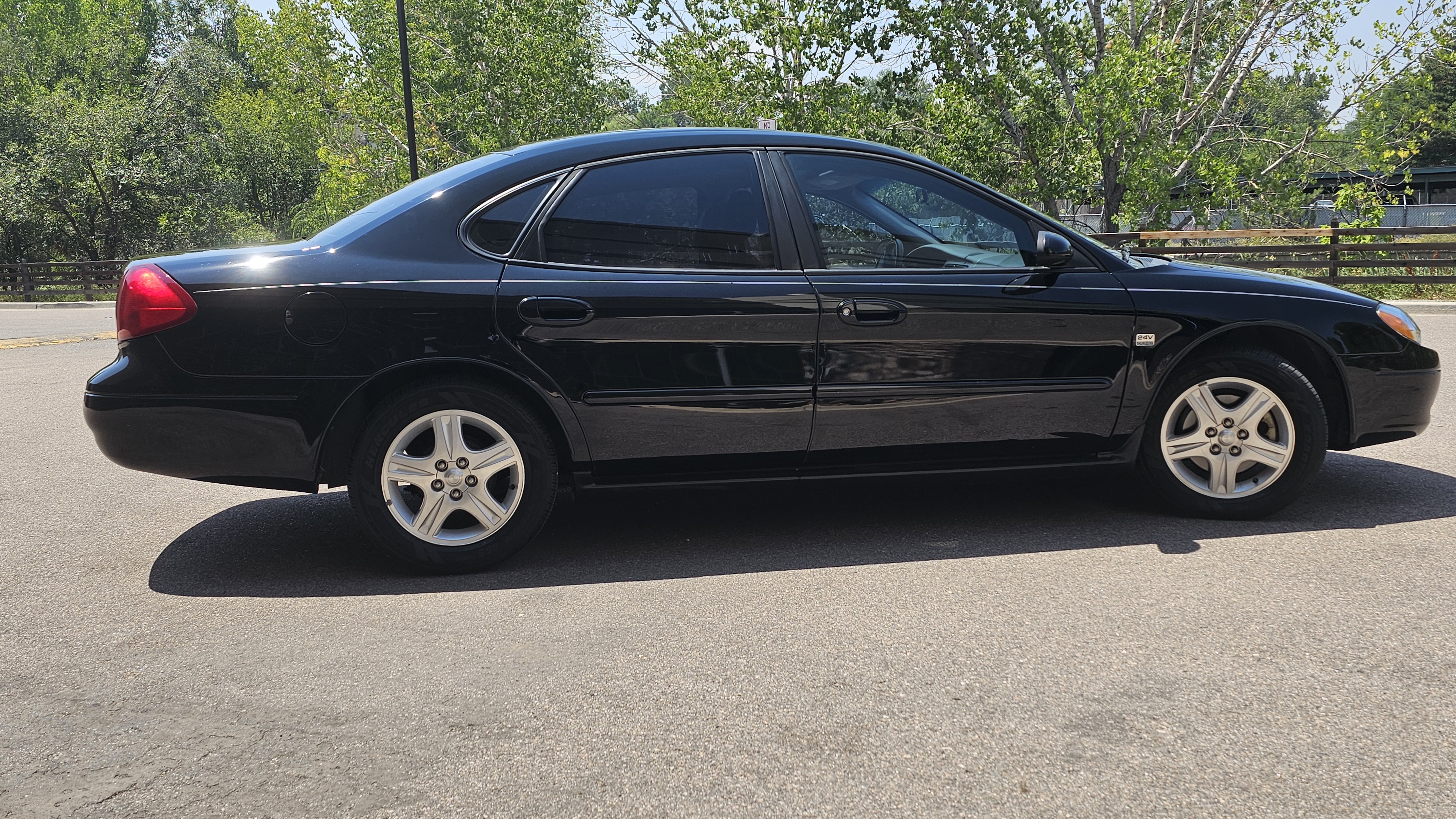 Used 2002 Ford Taurus SEL FWD image 13