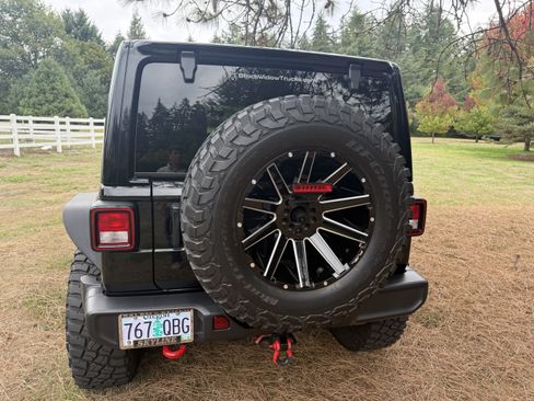 Used 2022 Jeep Wrangler Unlimited Sahara w/ Cold Weather Group image 5