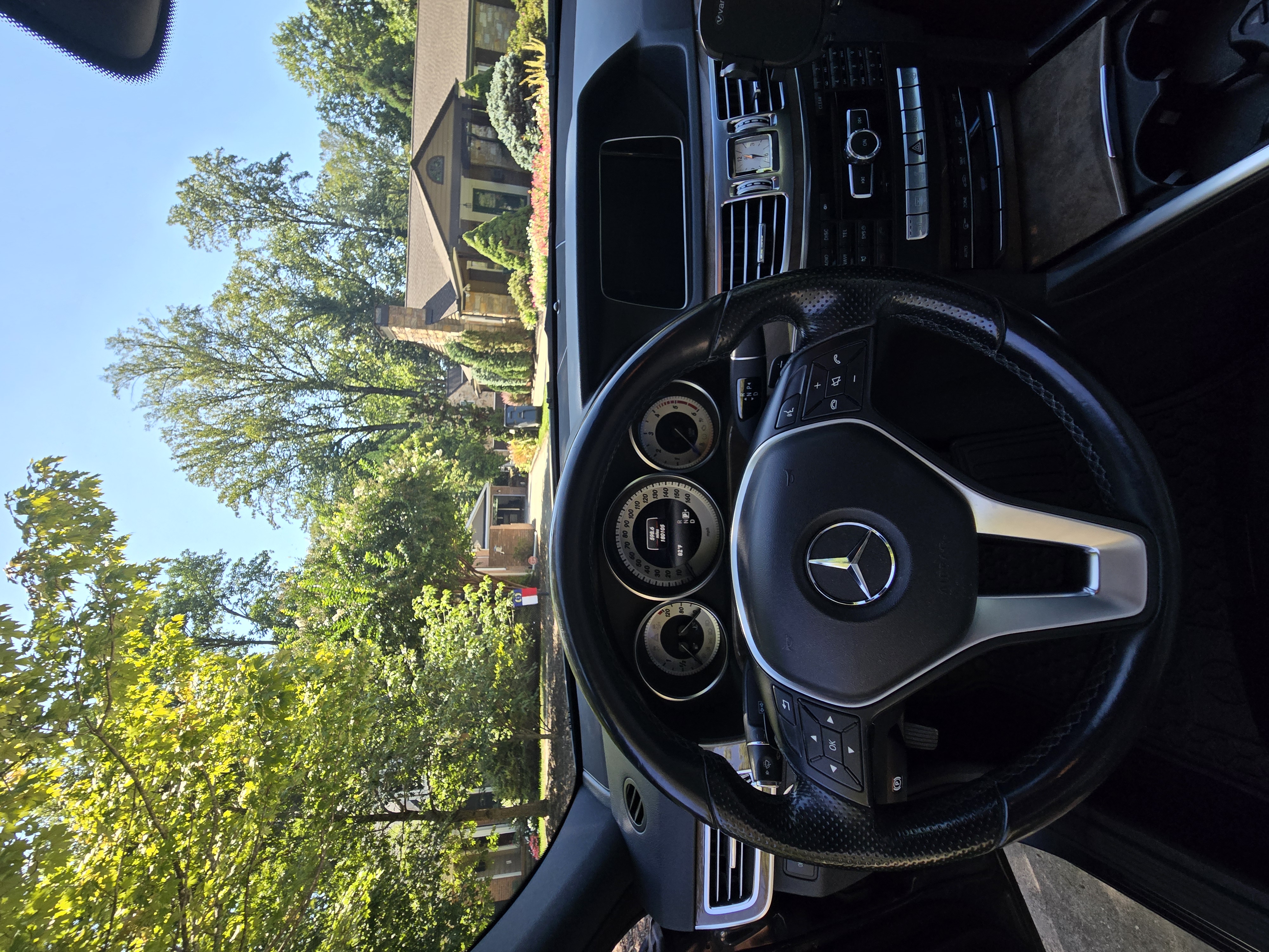 Used 2014 Mercedes-Benz E 250 BlueTEC 4MATIC Sedan image 10