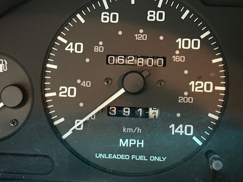 Used 1996 Nissan Maxima SE FWD image 2