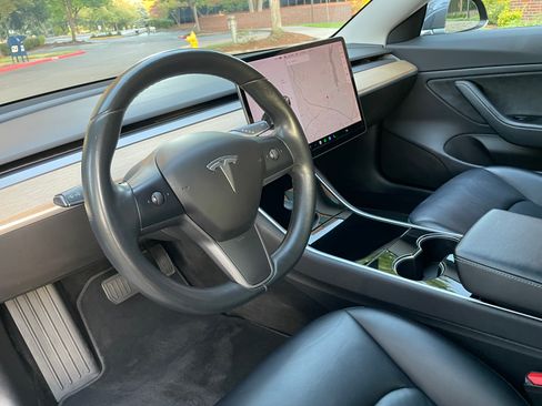 Used 2018 Tesla Model 3 Long Range image 10