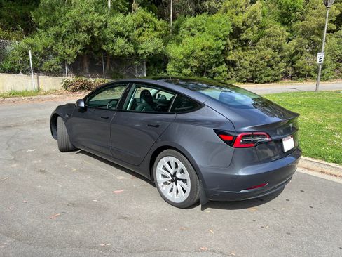 Used 2023 Tesla Model 3 Standard Range image 4